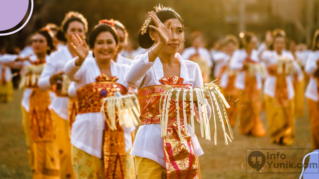 Tari dan Pakaian Adat Bali